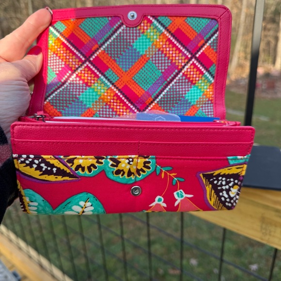 Vera Bradley NWT Pink Floral Women's Wallet - Picture 5 of 5